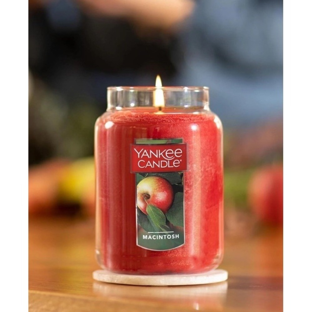 Yankee Candle Macintosh Scented, Classic 22oz Large Jar‎ Single Wick Candle